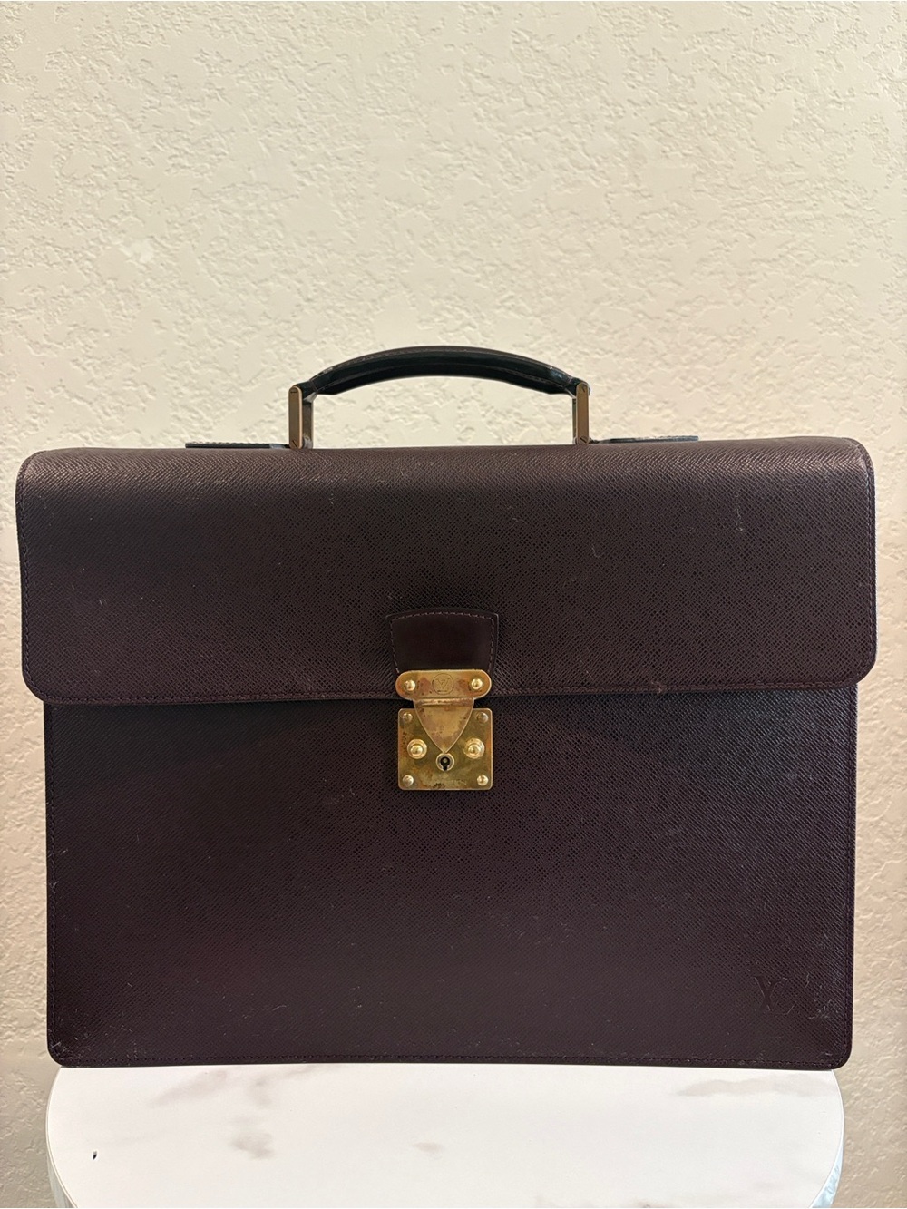 Louis Vuitton LV Business Bag
Serviette Bordeaux Taiga Briefcase